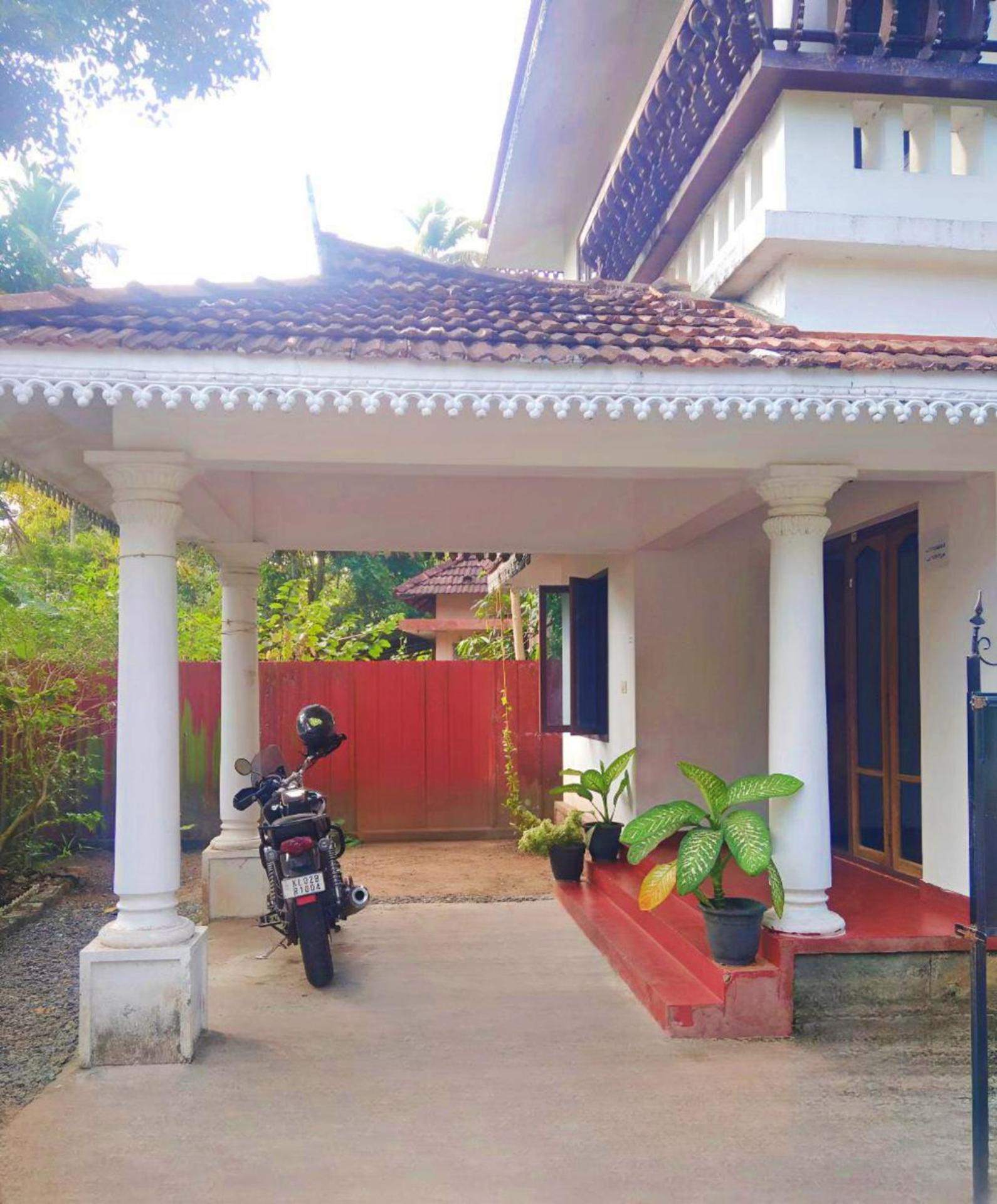 Thachattu Homestay Vaikom Bagian luar foto